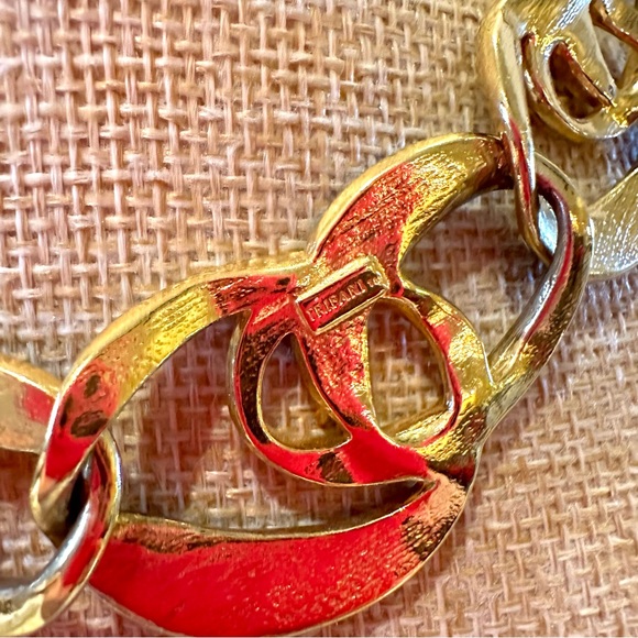 Trifari Chunky Collar Chain Statement Necklace Gold Tone w/ black enamel details - Picture 9 of 9